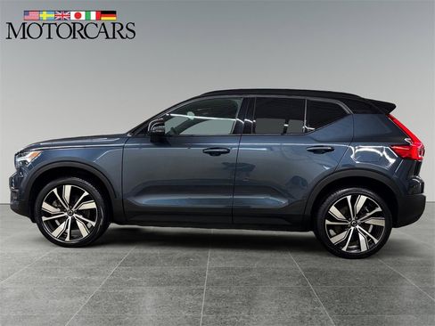 Certified 2022 Volvo XC40 P8 Recharge Plus image 6