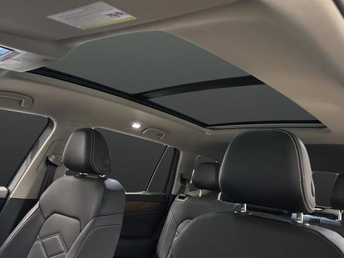 Used 2025 Volkswagen Atlas SE w/ Panoramic Sunroof Package AWD/4WD image 12