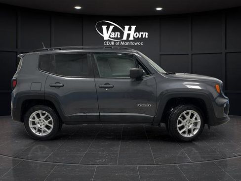 Used 2022 Jeep Renegade Latitude image 2