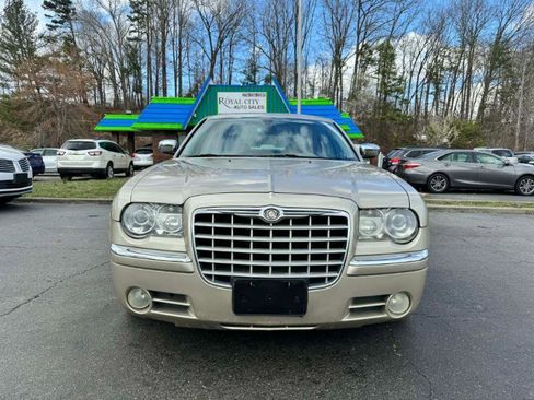 Used 2006 Chrysler 300 C w/ Navigation & Sound Group II image 2