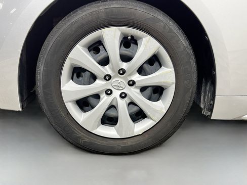 Used 2022 Toyota Corolla LE image 14