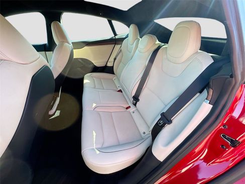 Used 2021 Tesla Model S Plaid image 13