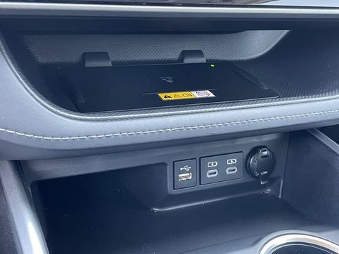 Used 2023 Toyota Highlander XLE FWD image 19
