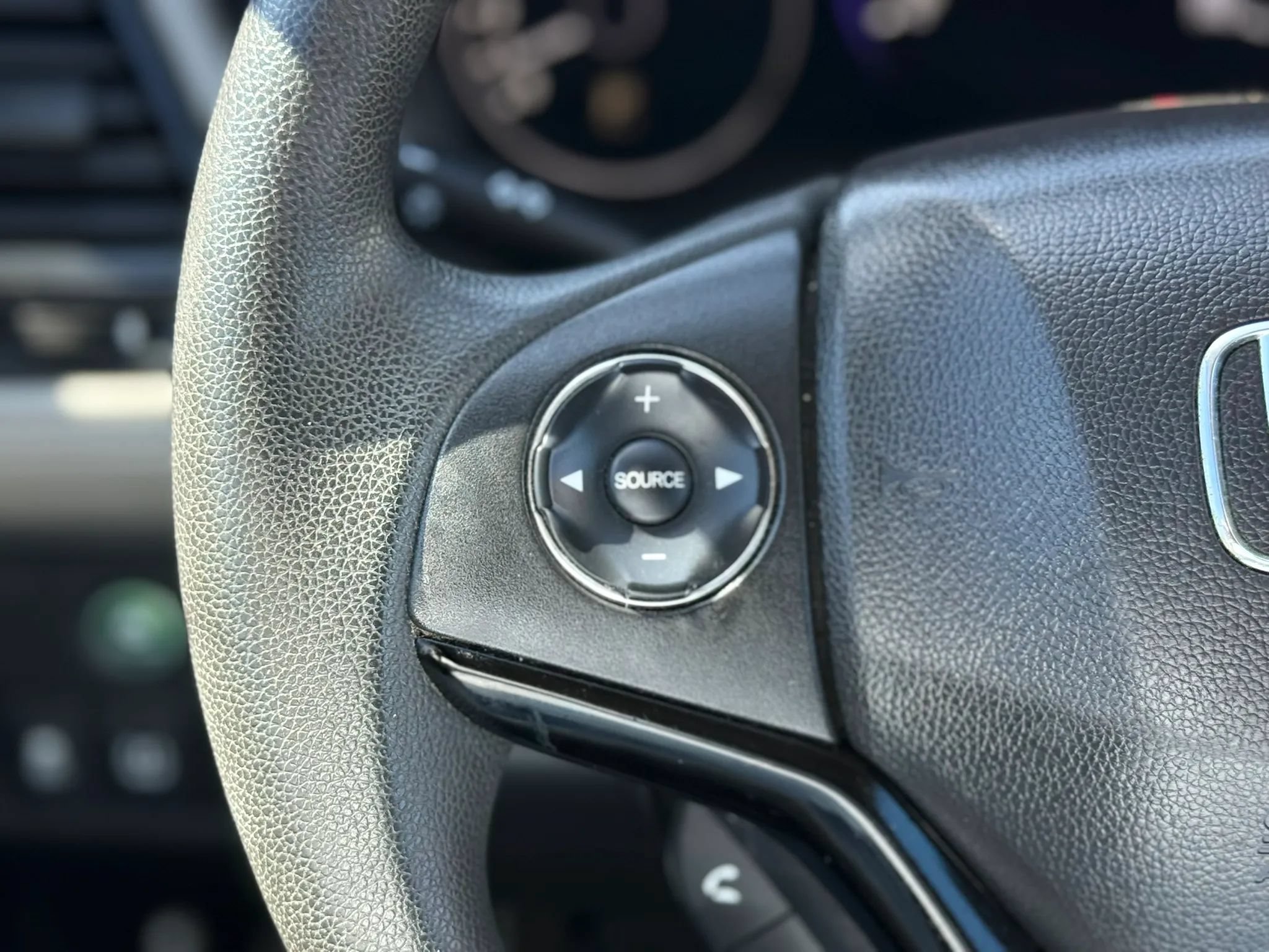 Used 2016 Honda HR-V LX image 32