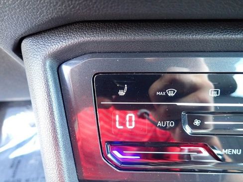 Used 2023 Volkswagen Tiguan SE image 25