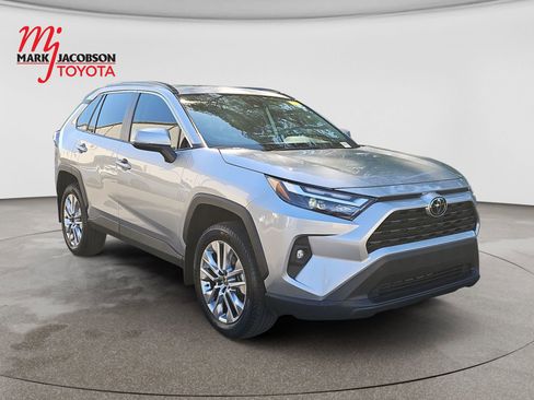 Used 2023 Toyota RAV4 XLE Premium FWD image 3