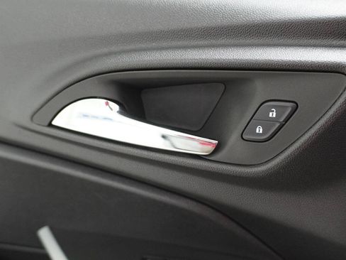 Used 2026 Chevrolet Trax LS w/ LS Convenience Package FWD image 23