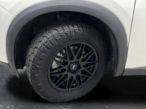 Used 2023 Nissan Pathfinder SL AWD/4WD image 35