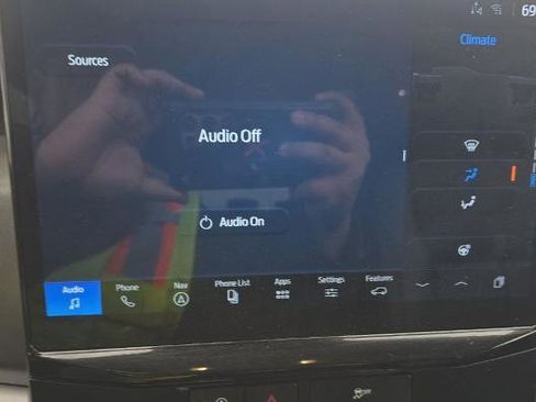 Used 2024 Ford Expedition XLT image 15