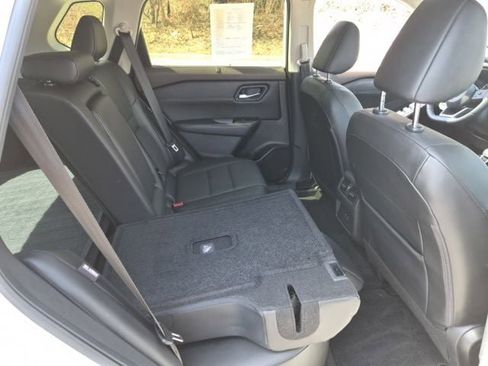 Used 2023 Nissan Rogue SV w/ SV Premium B Package image 16