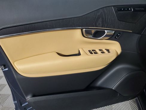 Certified 2023 Volvo XC90 B6 Ultimate w/ Protection Package Premier image 21