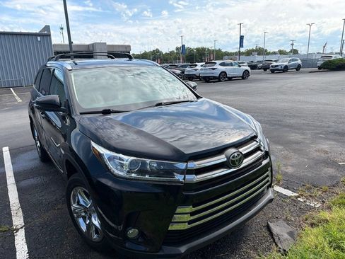 Used 2018 Toyota Highlander Limited w/ Protection Package #3 AWD/4WD image 3