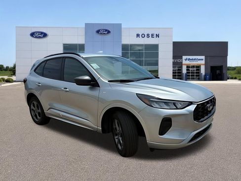 Used 2024 Ford Escape ST-Line w/ Tech Pack #1 AWD/4WD image 2