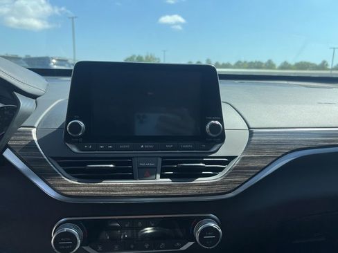 Used 2020 Nissan Altima 2.0 Platinum image 18