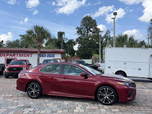 Used 2018 Toyota Camry SE FWD image 4