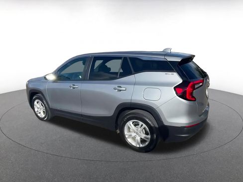 Used 2024 GMC Terrain SLE image 10