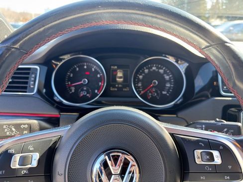 Used 2017 Volkswagen Jetta GLI image 21