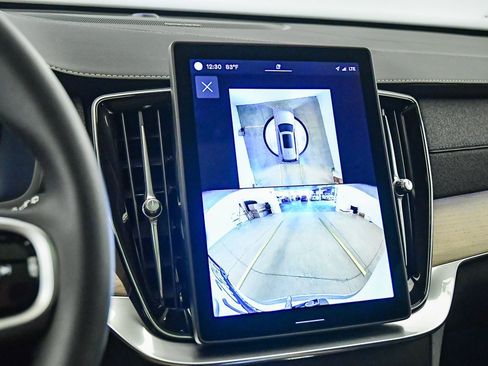 Certified 2025 Volvo XC90 T8 Plus w/ Protection Package Premier image 29