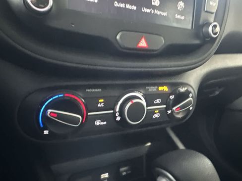 Used 2025 Kia Soul LX w/ LX Technology Package FWD image 20