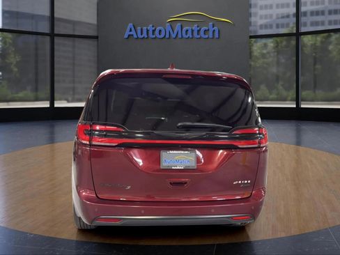 Used 2021 Chrysler Pacifica Touring w/ Uconnect Theater Family Group image 8