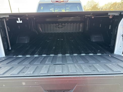 Used 2025 Chevrolet Silverado 2500 ZR2 w/ Technology Package image 34