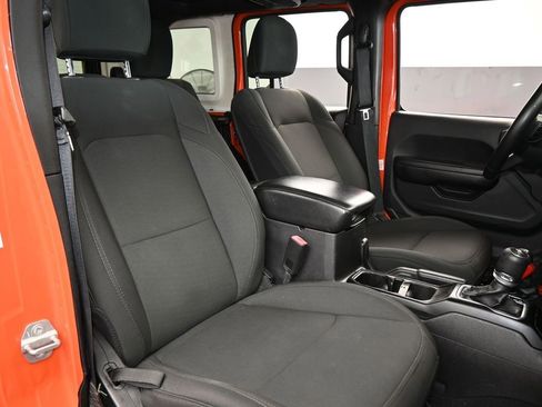 Used 2018 Jeep Wrangler Unlimited Sport S image 41