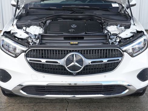 Used 2025 Mercedes-Benz GLC 300 4MATIC image 8