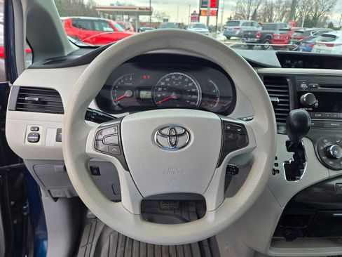 Used 2011 Toyota Sienna LE image 6