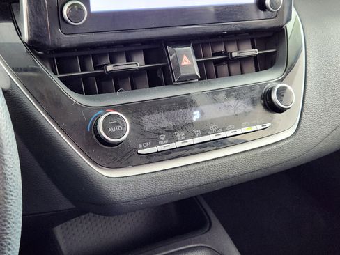 Used 2020 Toyota Corolla LE image 24