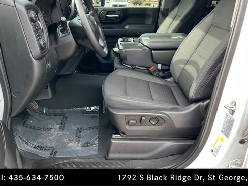 Used 2024 Chevrolet Silverado 2500 Custom w/ Custom Value Package image 17