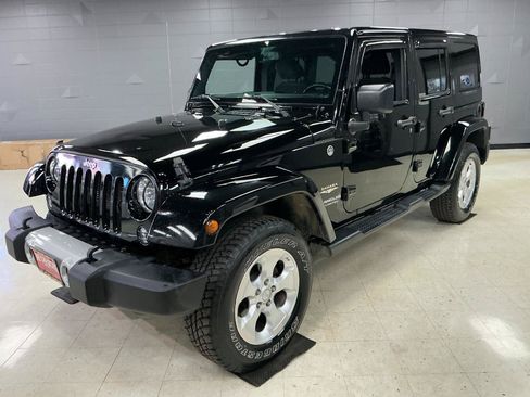 Used 2015 Jeep Wrangler Unlimited Sahara w/ Connectivity Group AWD/4WD image 5