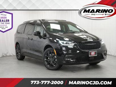 New 2026 Chrysler Pacifica Limited w/ S Appearance Package