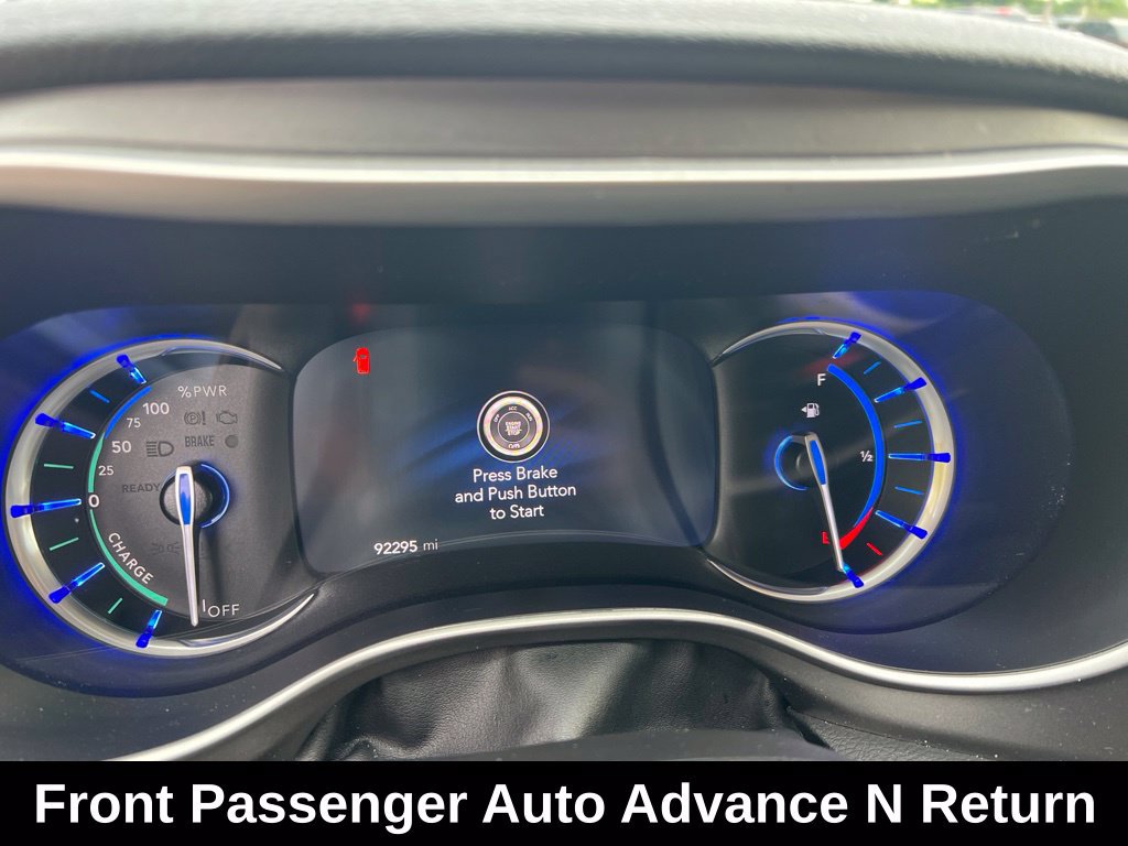 Used 2022 Chrysler Pacifica Touring-L w/ Uconnect Theater Family Group FWD image 36