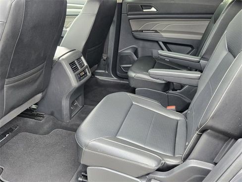 Used 2022 Volkswagen Atlas SE w/ Black Wheel Package image 10