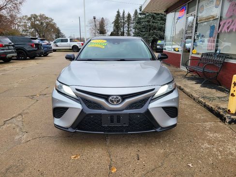 Used 2018 Toyota Camry XSE image 2