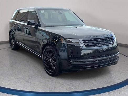 Used 2025 Land Rover Range Rover Long Wheelbase SE image 3
