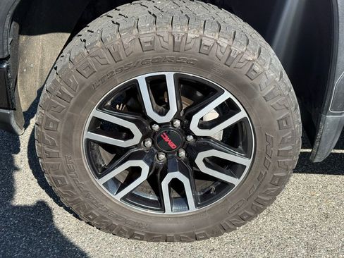 Used 2023 GMC Sierra 1500 AT4 w/ Technology Package image 10