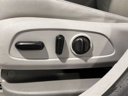 Used 2021 GMC Acadia SLT w/ Technology Package image 17