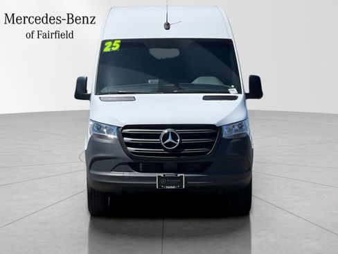 Used 2025 Mercedes-Benz Sprinter 2500 image 9
