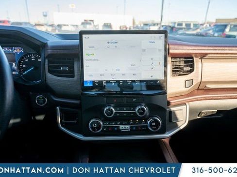 Used 2022 Ford Expedition Limited image 8