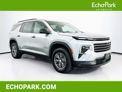 Used 2025 Chevrolet Traverse LT