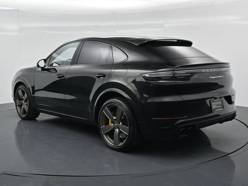 Certified 2023 Porsche Cayenne Turbo S AWD/4WD image 3
