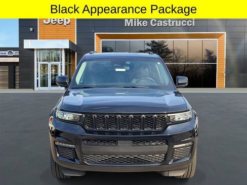 Used 2022 Jeep Grand Cherokee L Limited w/ Black Appearance Package AWD/4WD image 3