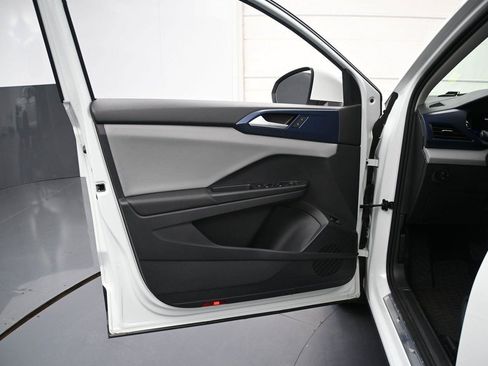 Used 2022 Volkswagen Taos SE AWD/4WD image 8