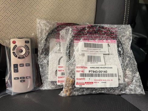 New 2026 Toyota Sienna Platinum image 24