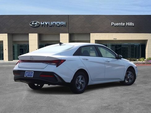 New 2026 Hyundai Elantra SE FWD image 3