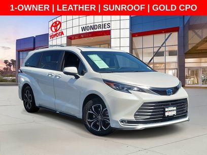 Used 2025 Toyota Sienna Platinum