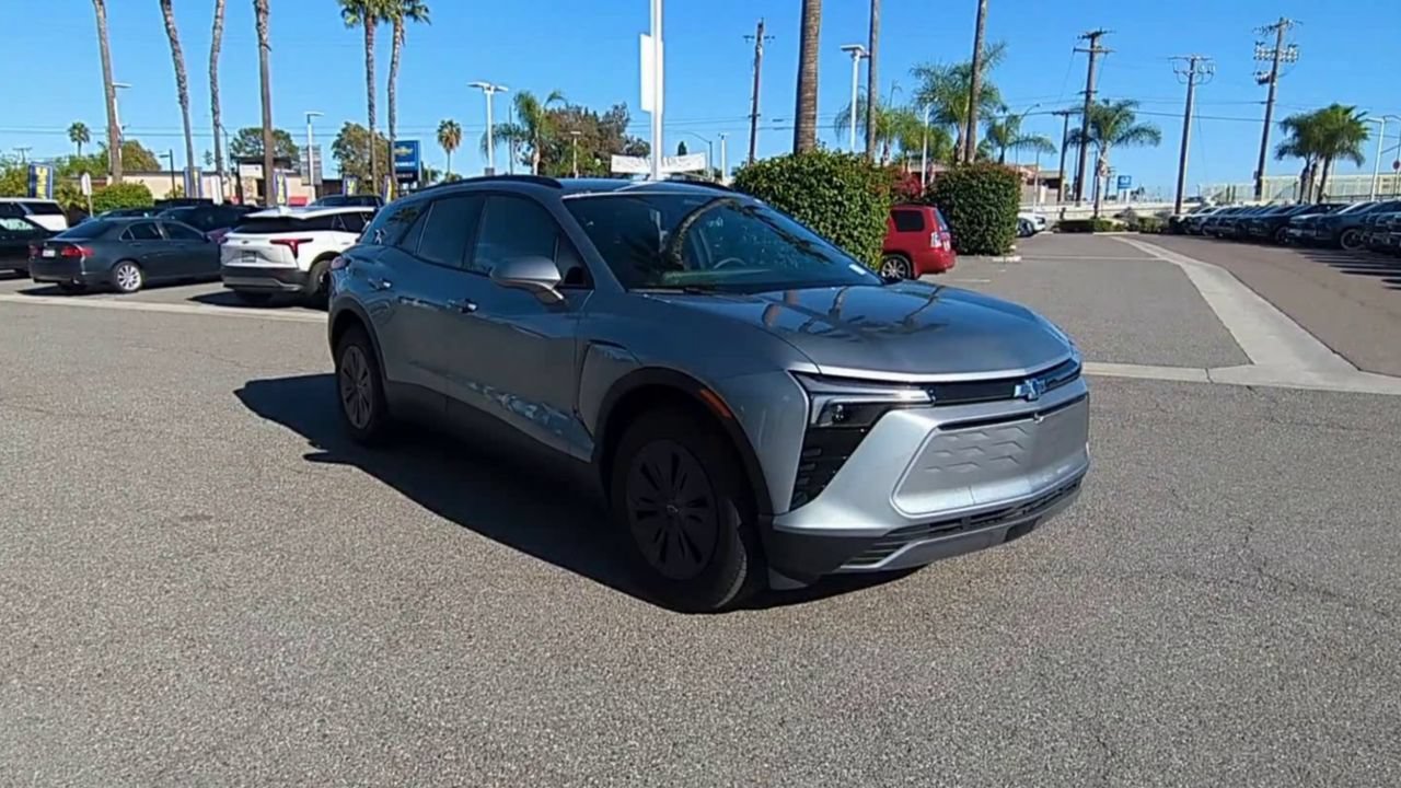 Used 2026 Chevrolet Blazer EV LT w/ Midnight/Sport Edition FWD image 2