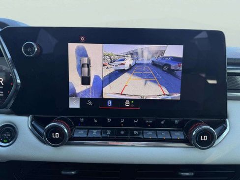 Used 2024 GMC Canyon AT4X image 28