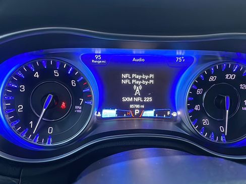 Used 2018 Chrysler 300 Touring image 41